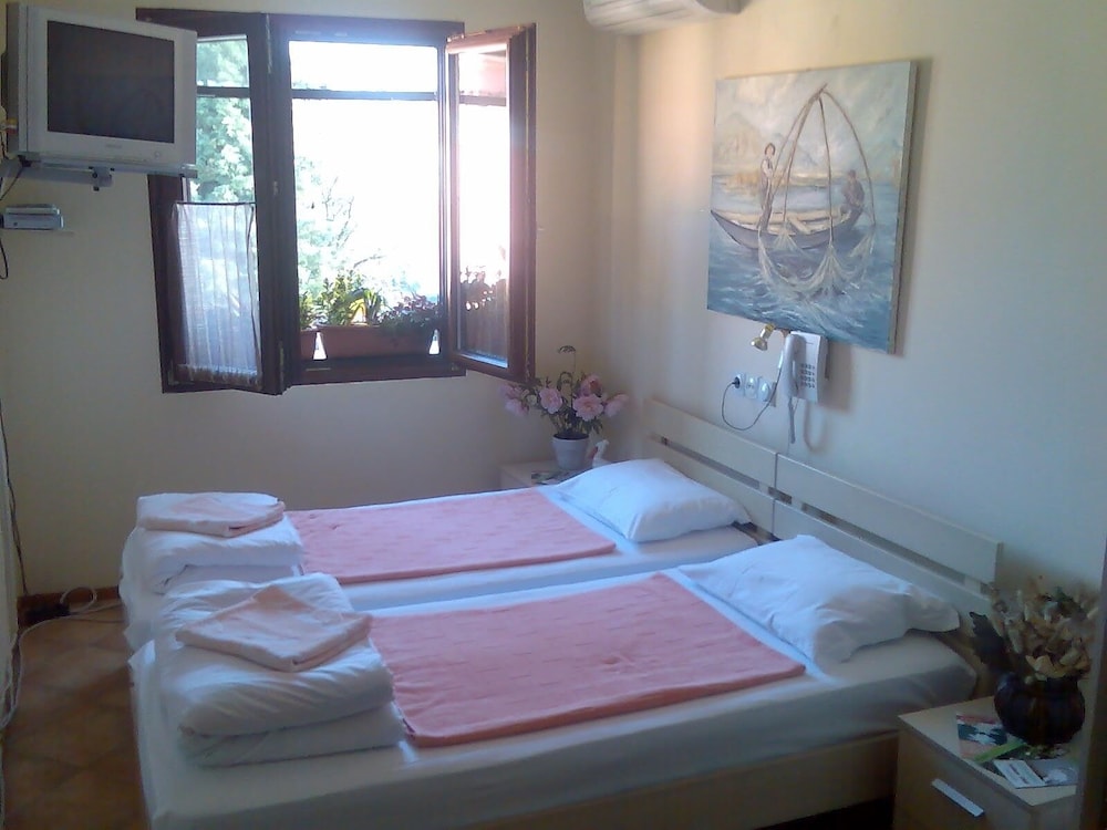 Room, Queen Bed