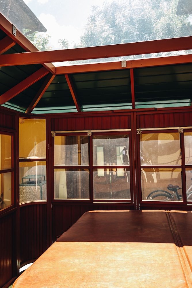 Boulder Twin Lakes Inn 24/49