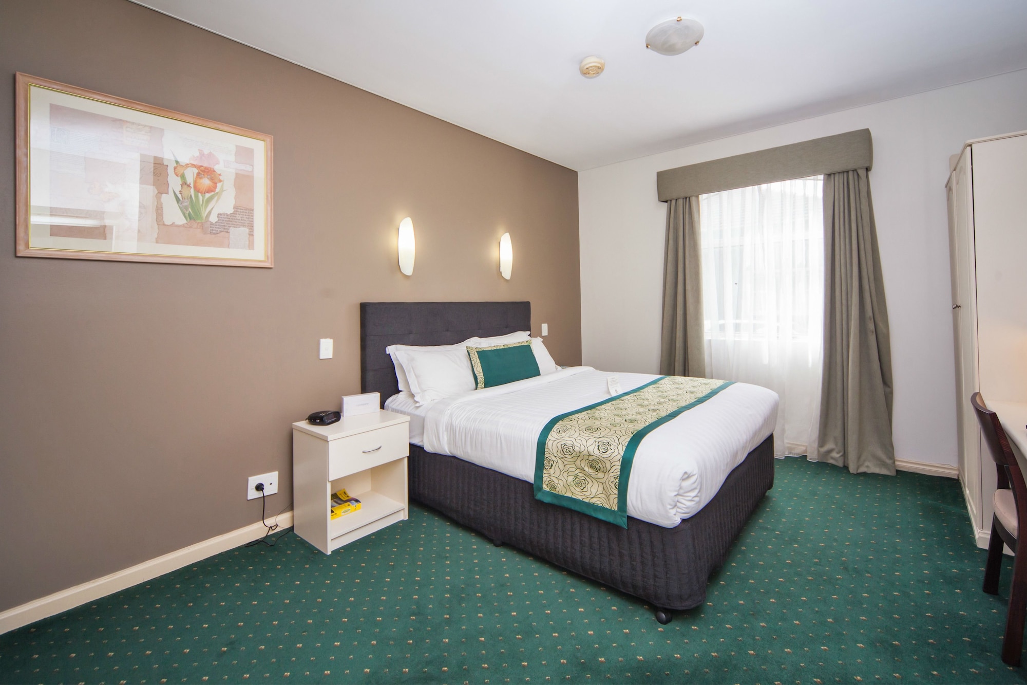 SPA, QUEEN BED