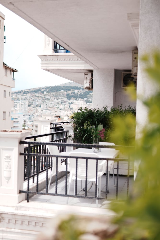 Apartments Flower Residence in SARANDE