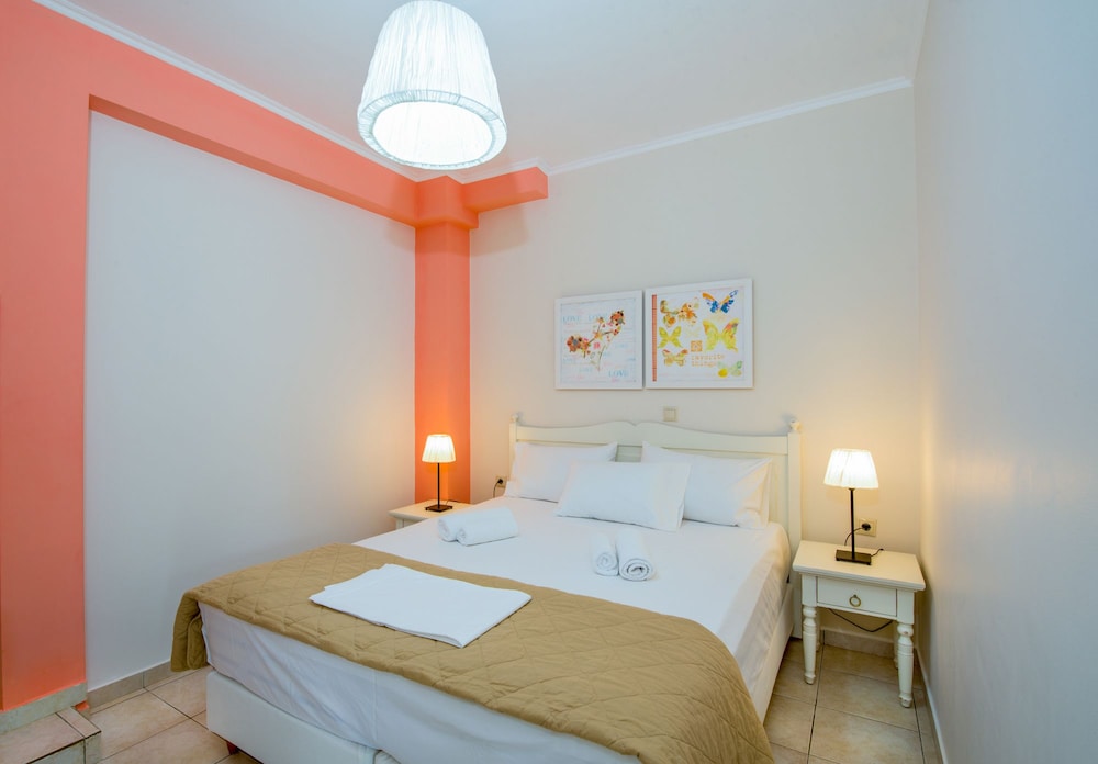 Stamatakis Boutique Studios 8/50