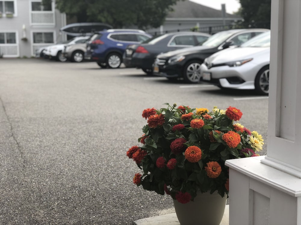 Seacoast Inn 33/36