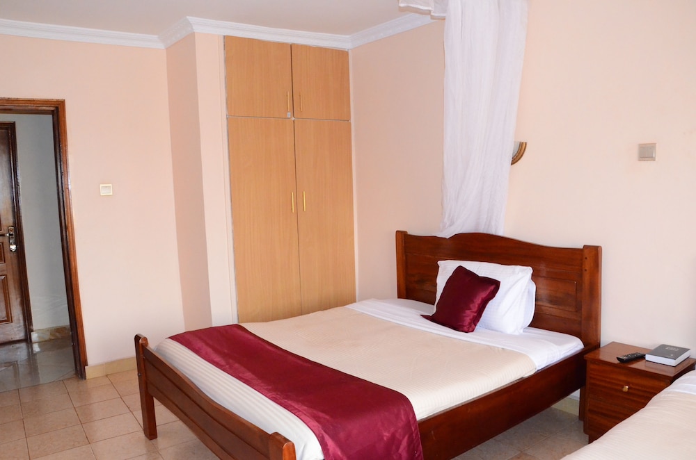 Phoenicia Hotel 6/50