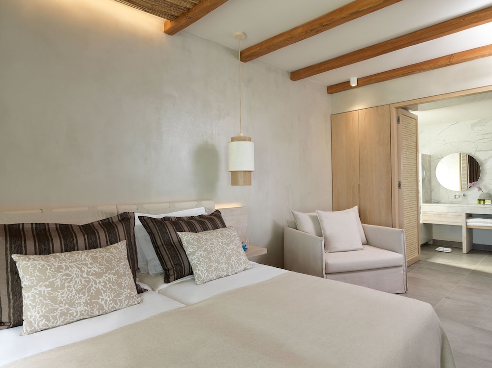 ROOM, TWIN BEDS, INLAND VIEW