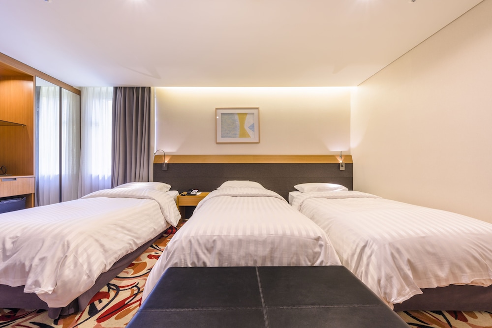 Shin Shin Hotel Jeju Airport (ex Hotel Kenny Story Premium Jeju Yeondong) 12/61