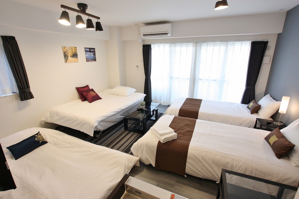 ROOM, TWIN BEDS, NO ELEVATOR