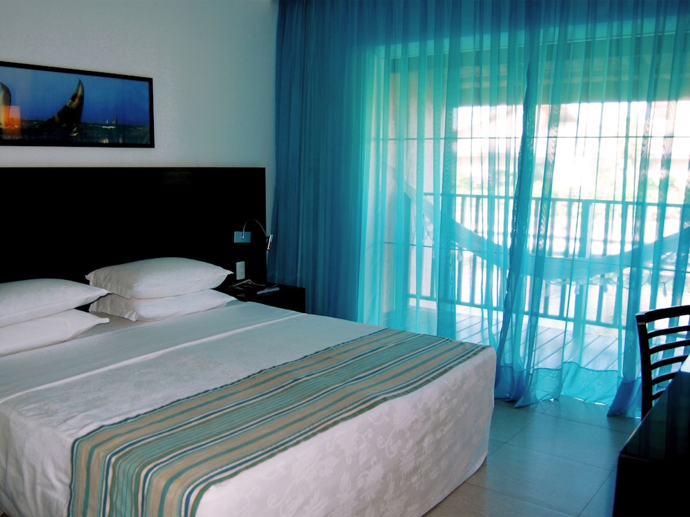 Dom Pedro Laguna Beach Resort & Golf by WAM Experience 32/80