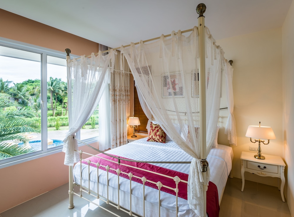 Fisherman Way Beach Resort 34/74