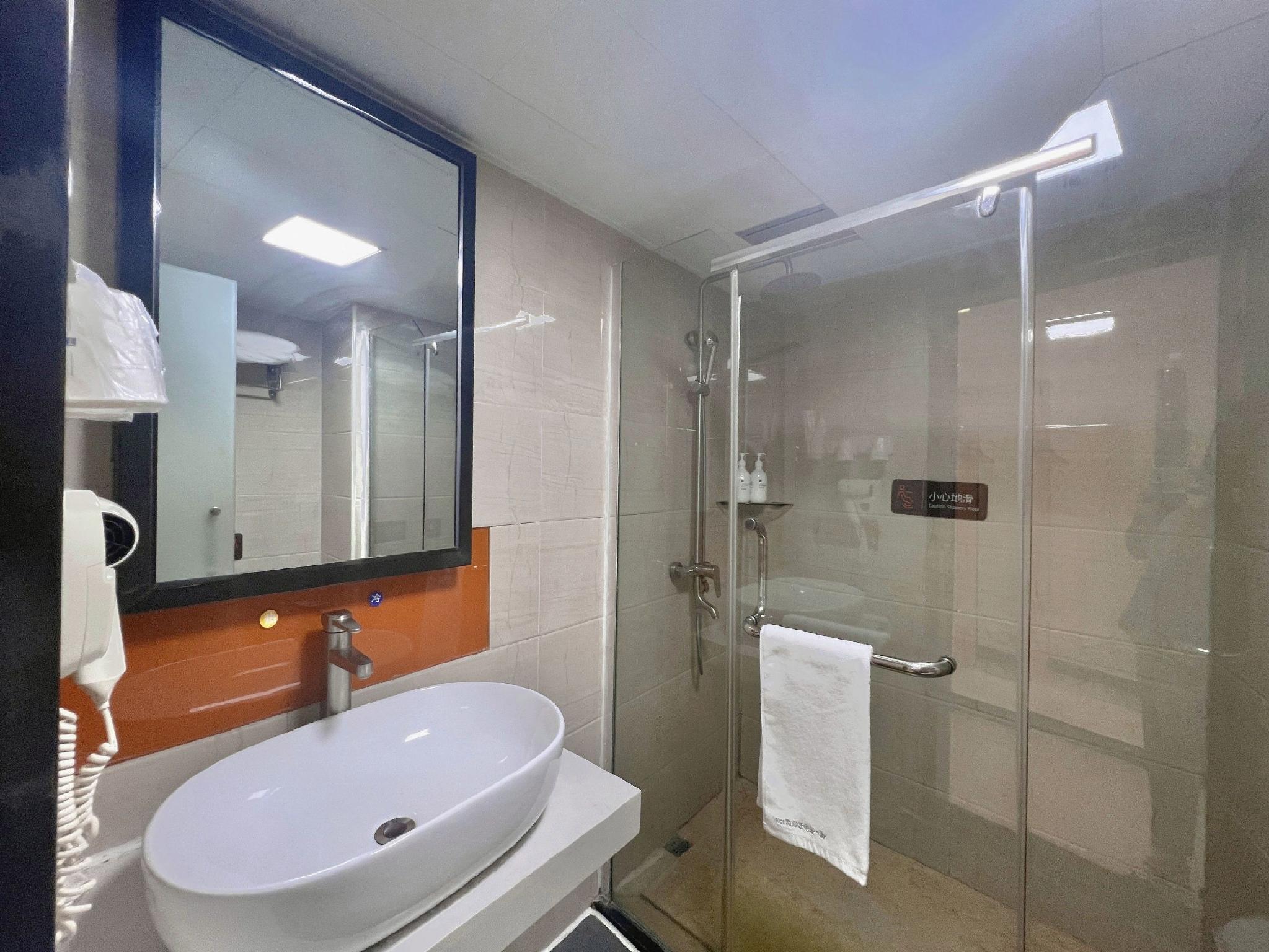 7 Days Inn (Changsha Wuyi Square Metro Station) 54/61