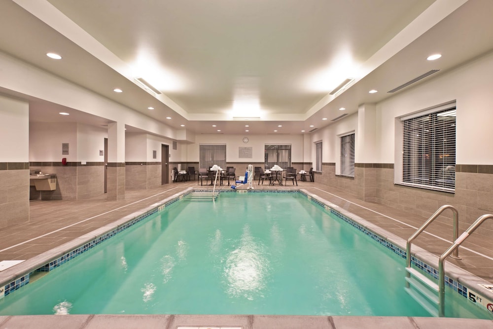 Hampton Inn & Suites North Huntingdon-Irwin 24/45