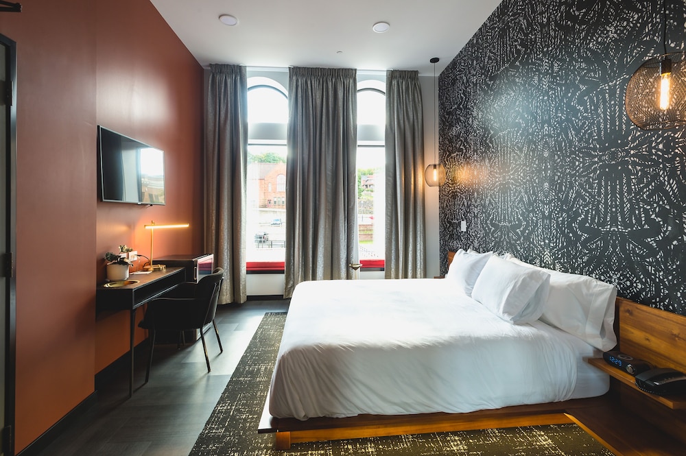 The Vault Hotel 8/17