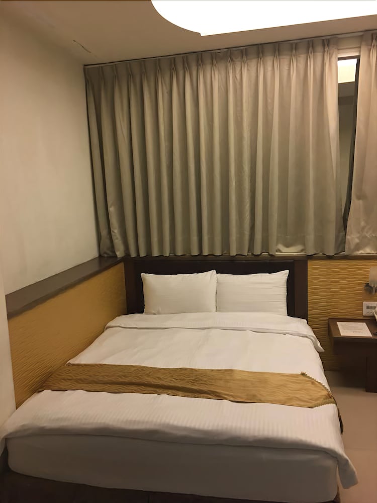 Ri Yue Hu Pan Hotel 9/28
