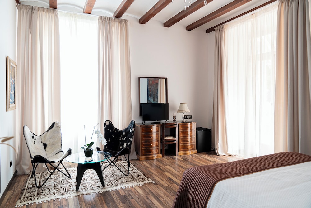 Hotel Roger de Flor by Seleqtta 55/66