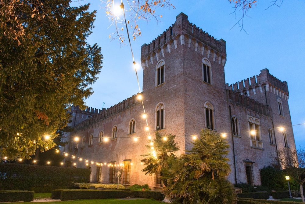 Relais Castello Bevilacqua 2/50