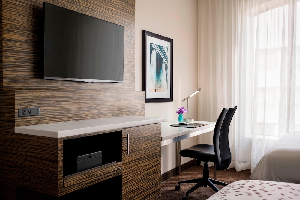 RENAISSANCE DENVER DOWNTOWN CITY CENTER HOTEL 54/56