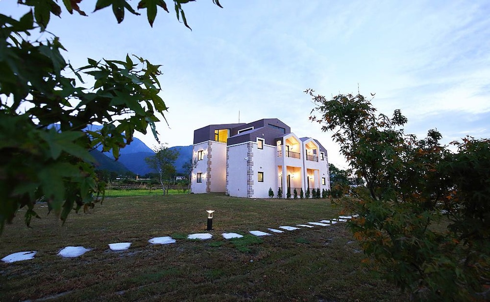 B&B Mountain View 3/50