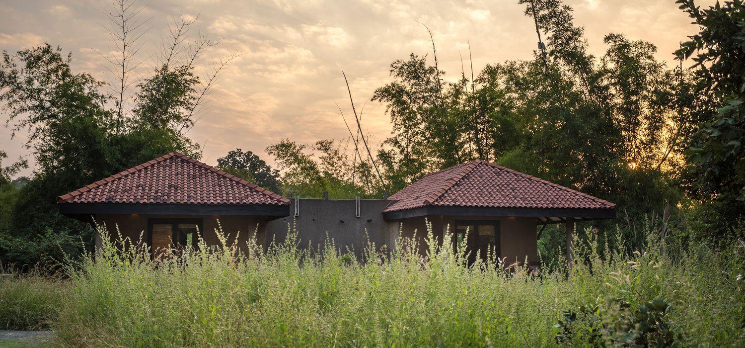 KING'S LODGE 19/20
