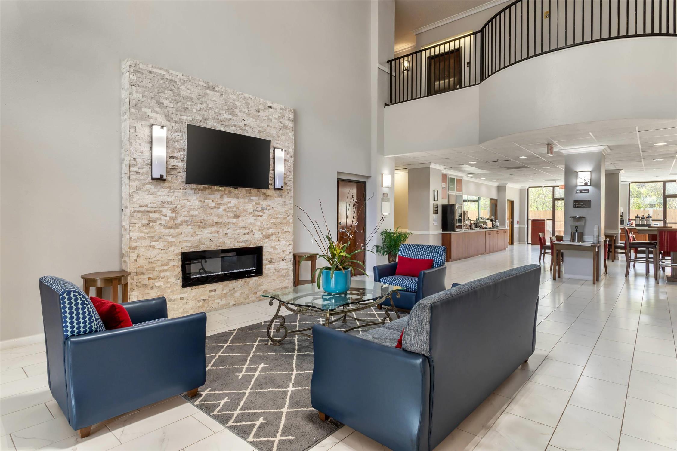 Comfort Suites Bush Intercontinental Airport 4/15