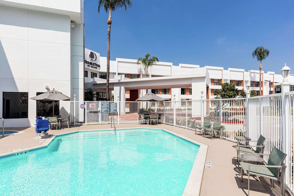 Doubletree By Hilton Pomona 1/64