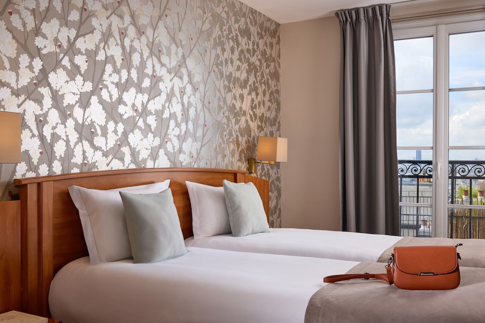 Superior, Twin Beds, City View