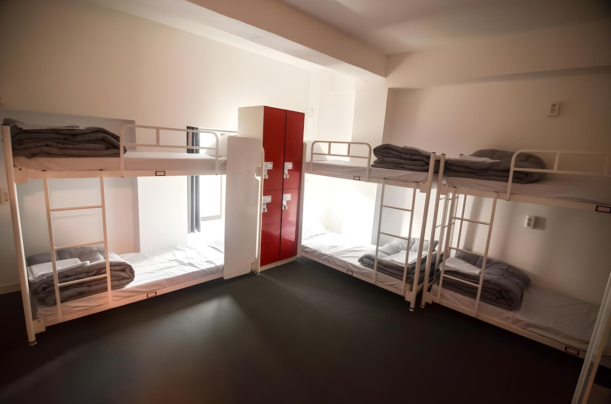 Female Dorm, Female Only