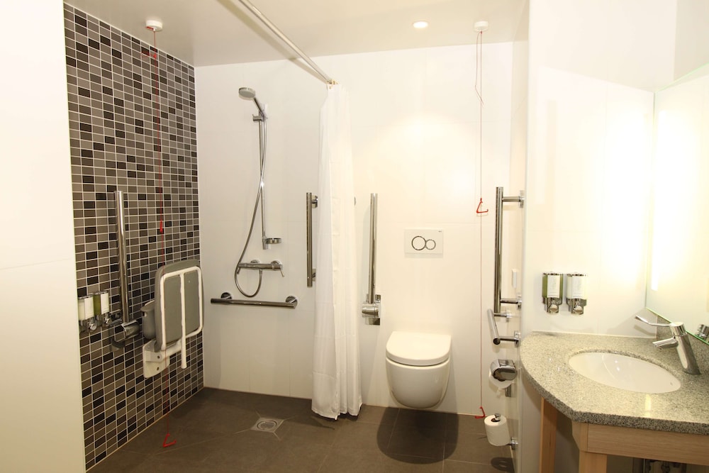 Hampton by Hilton London Docklands 14/26