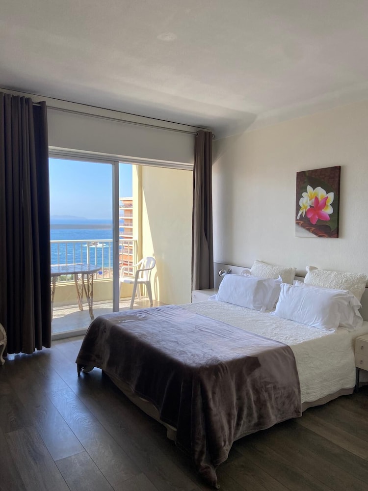 Sun Beach Hotel 3/50