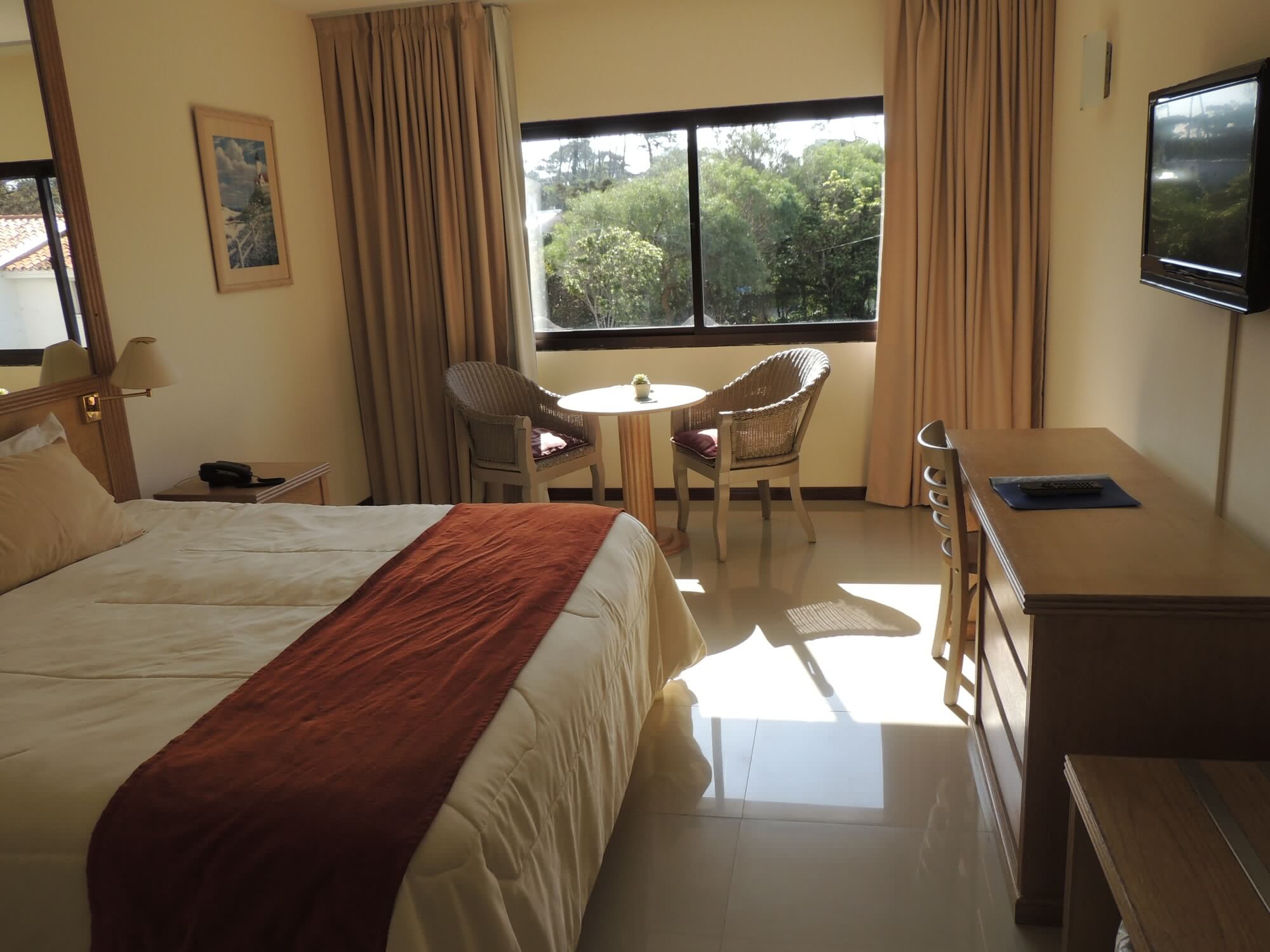 SUITE, KING BED