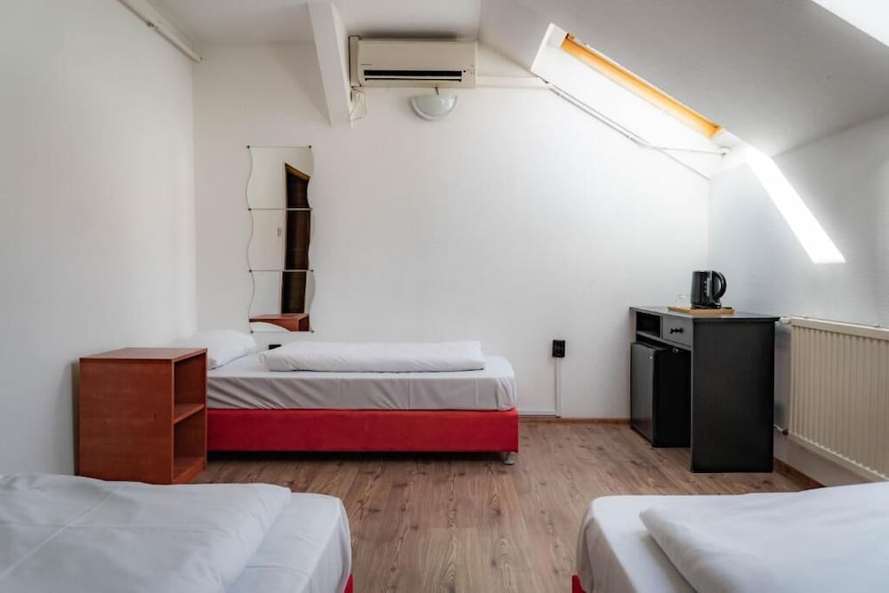 STANDARD, TRIPLE, 3 BEDS