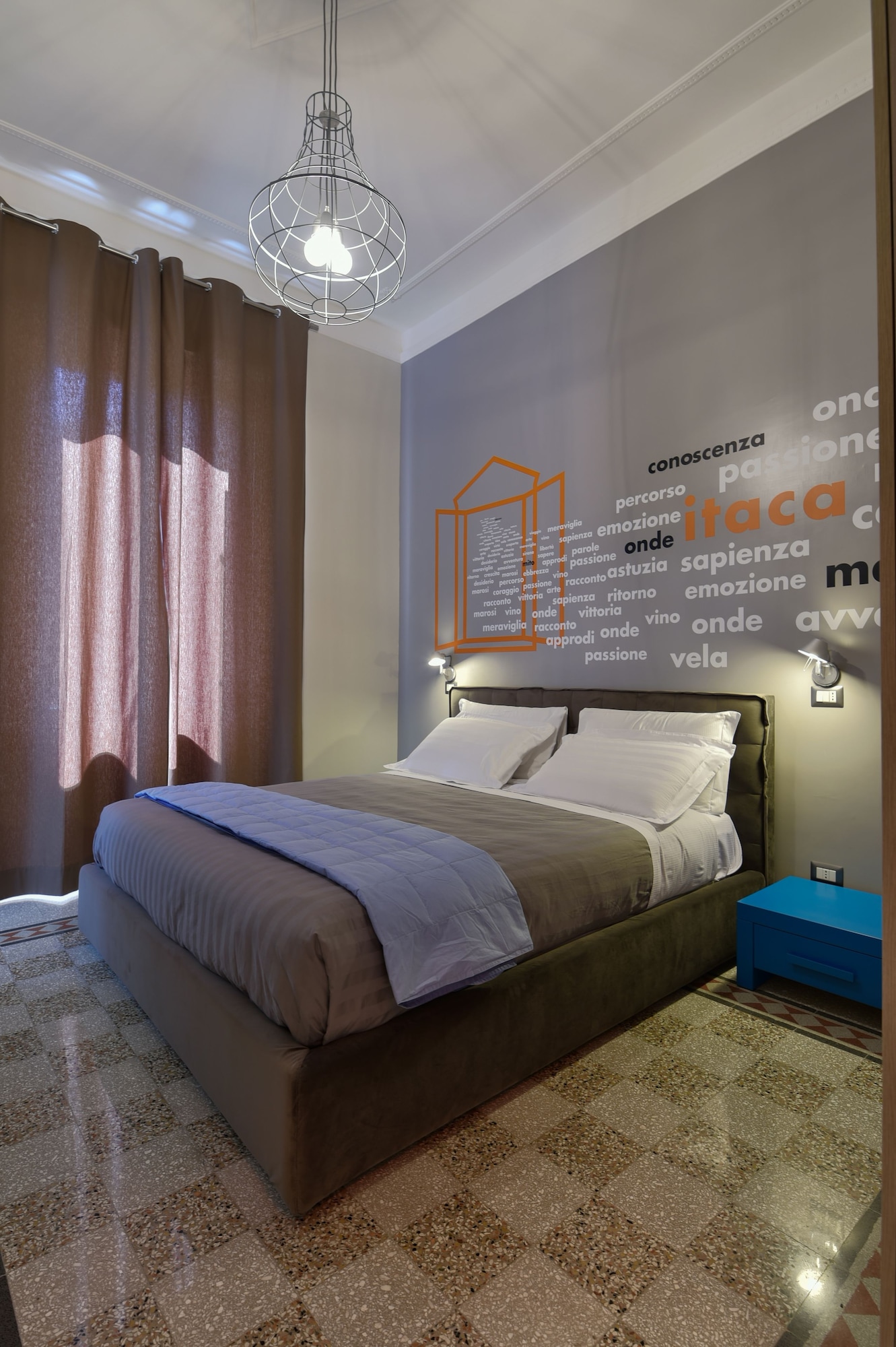 ROOM, DOUBLE BED