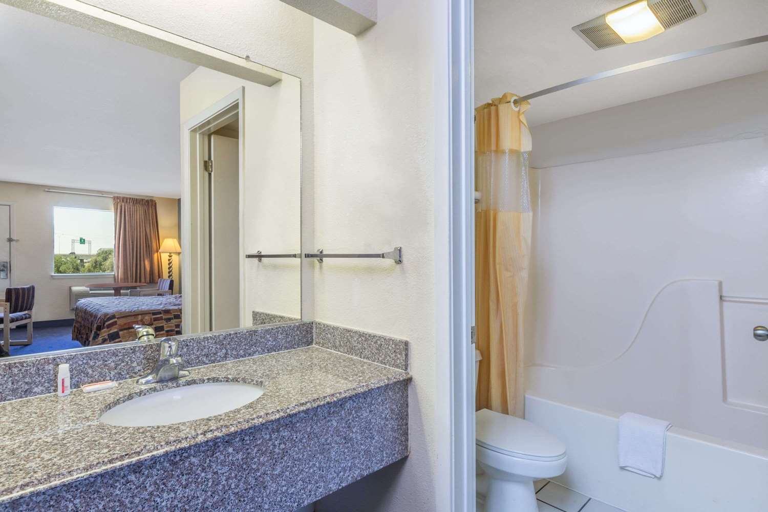 Days Inn by Wyndham San Antonio 19/19