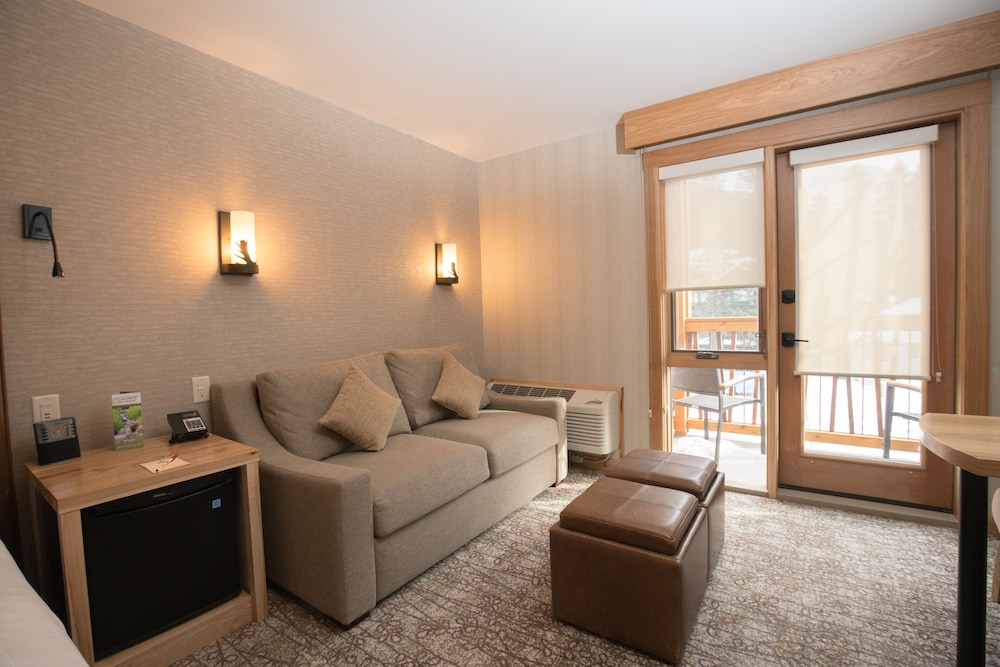 Moose Hotel And Suites 46/66
