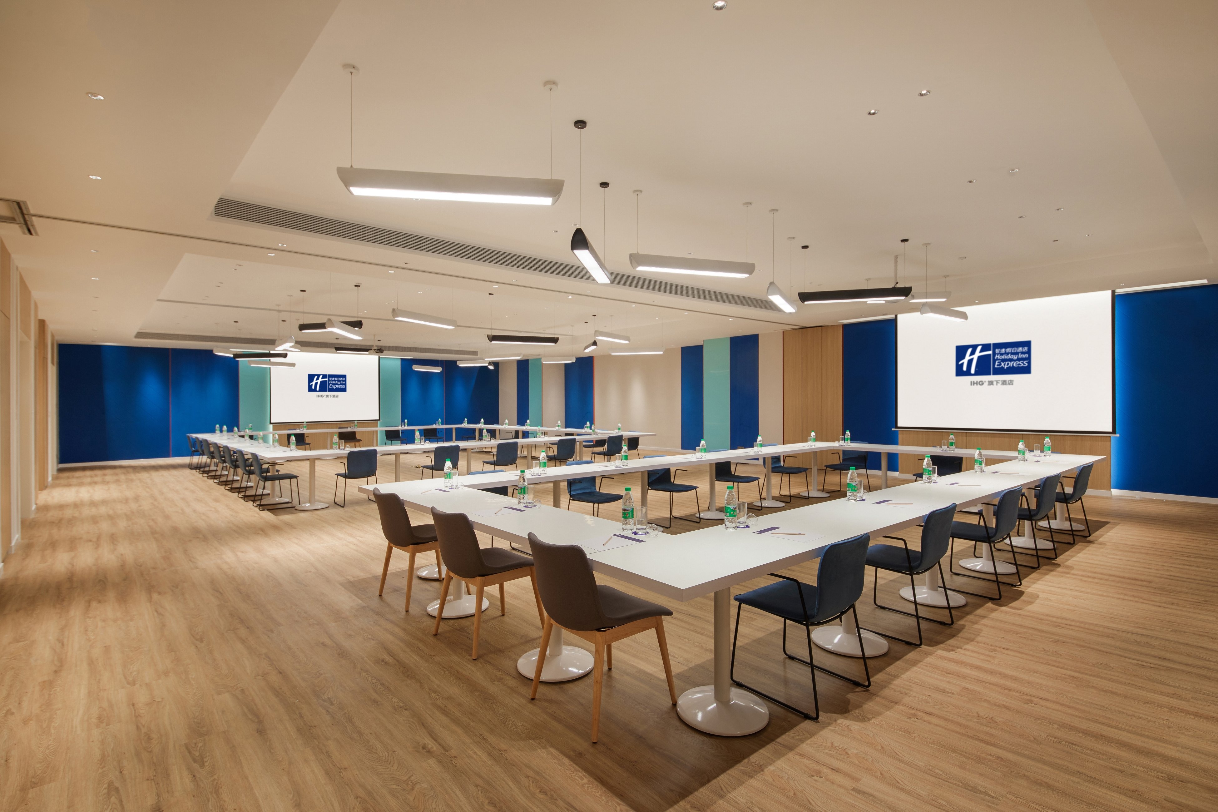 Holiday Inn Express Xiamen Airport Zone 28/33