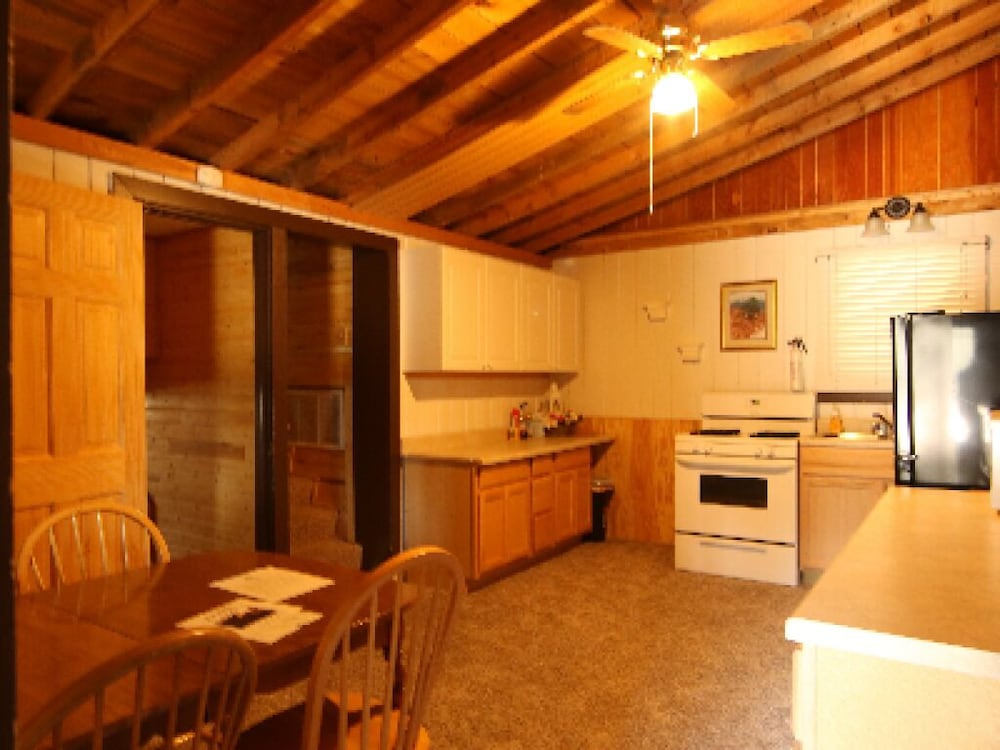 Black Forest B&B Lodge & Cabins 24/49