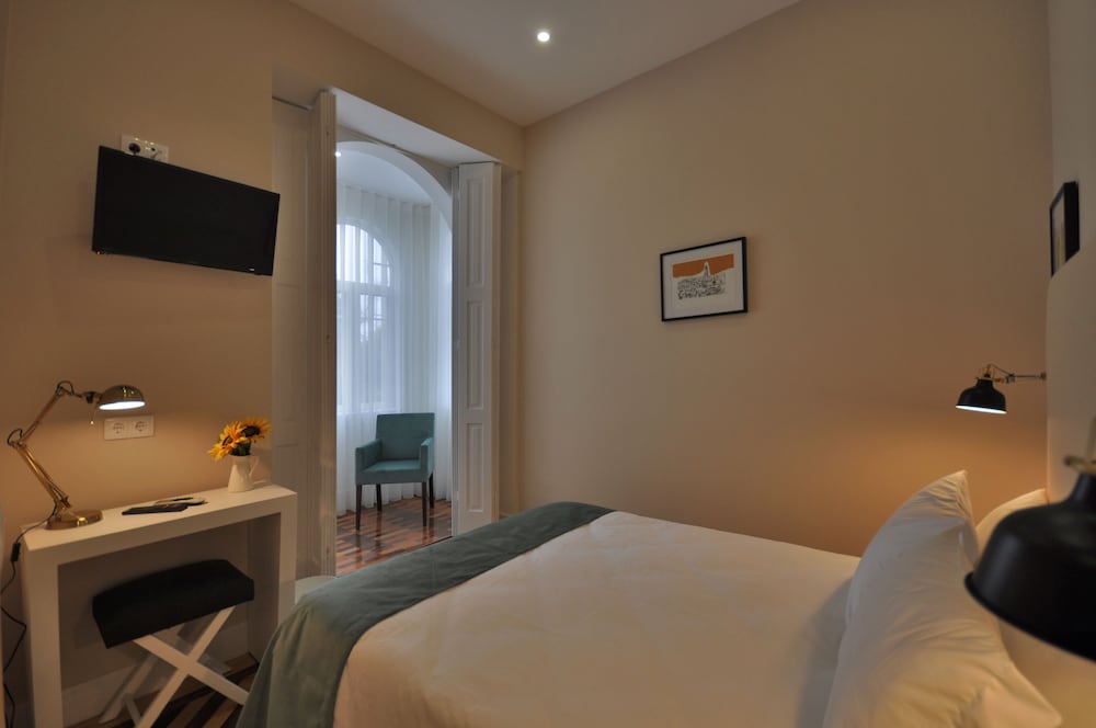 ROOM, DOUBLE BED