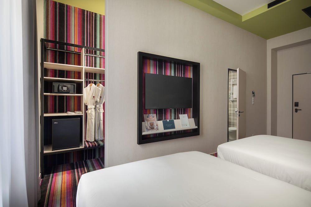 Funky, 2 Double Beds