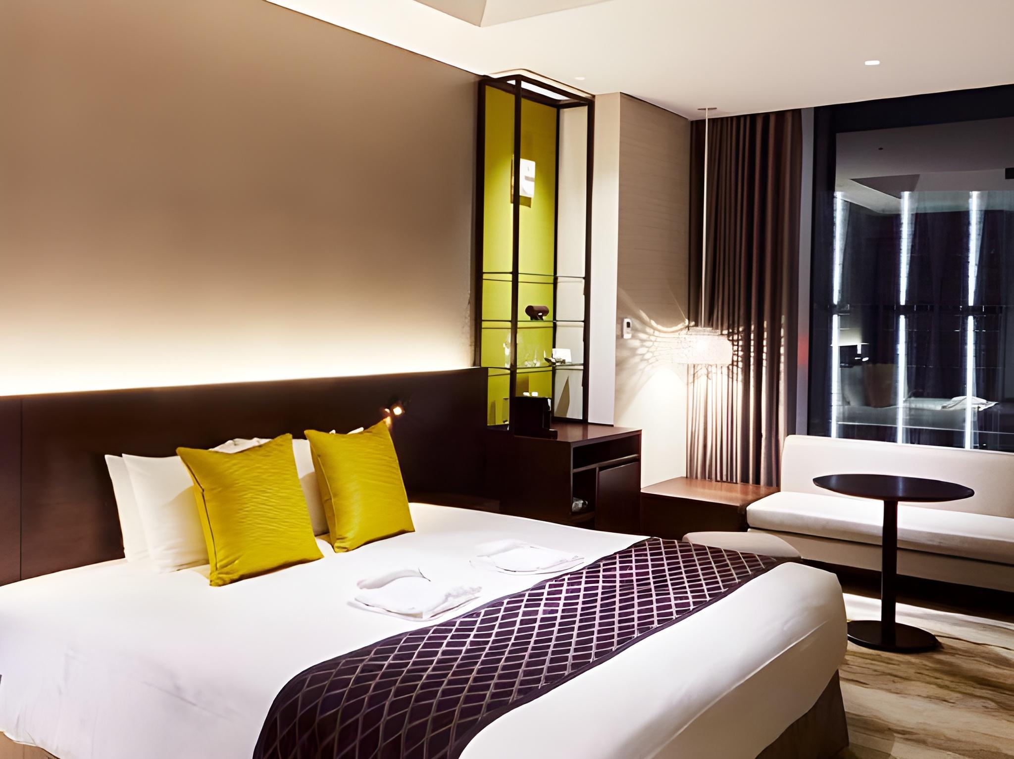 Classy, King Bed