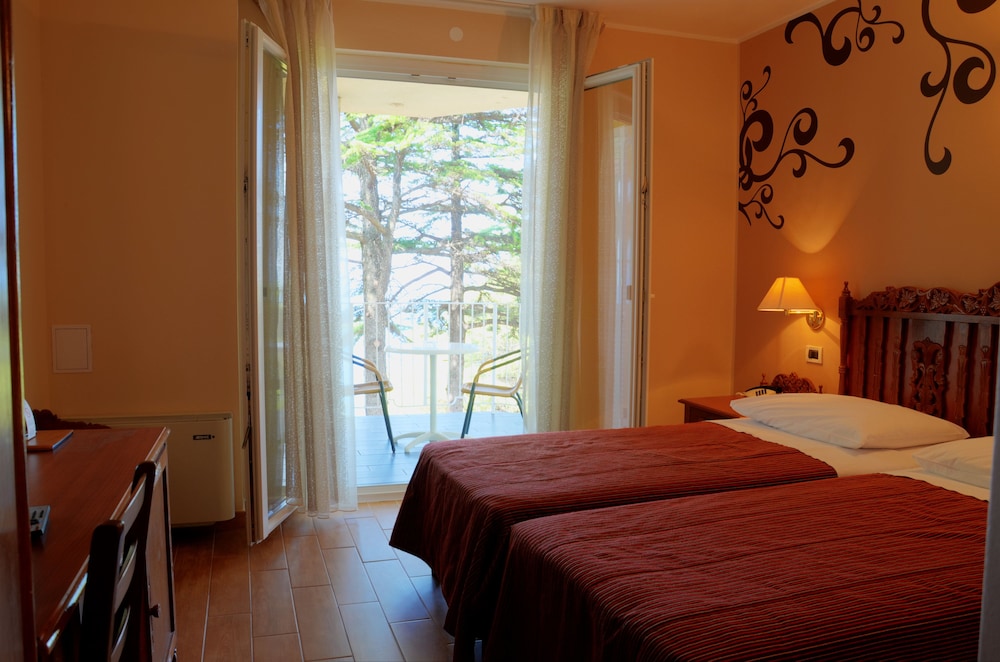Belvedere Resort Hotels 33/62