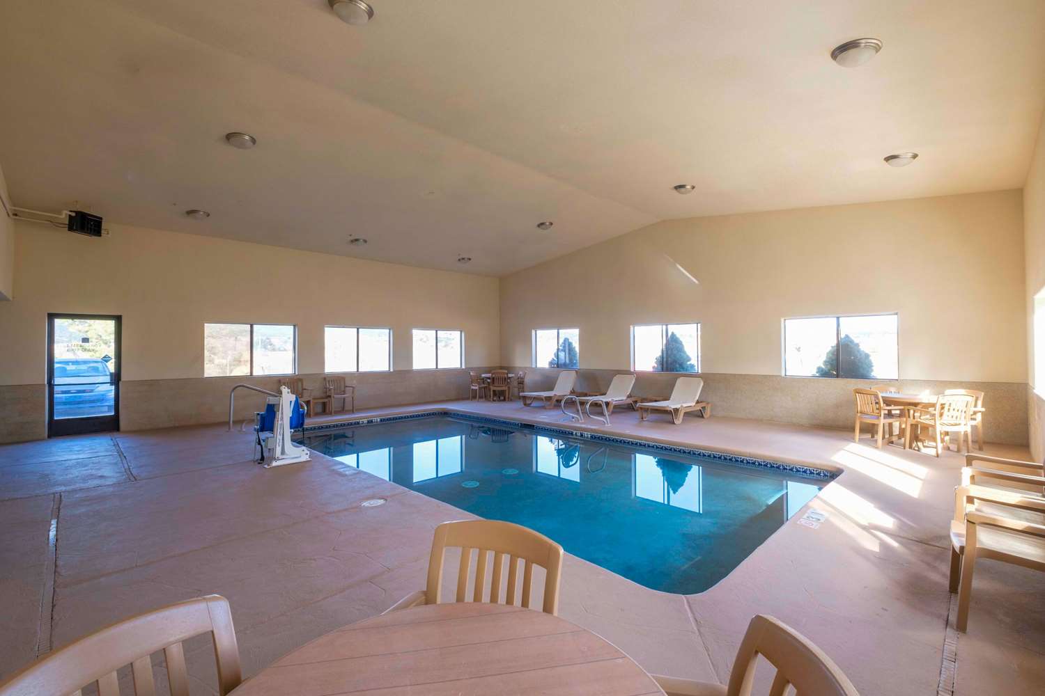 swimming pool spa