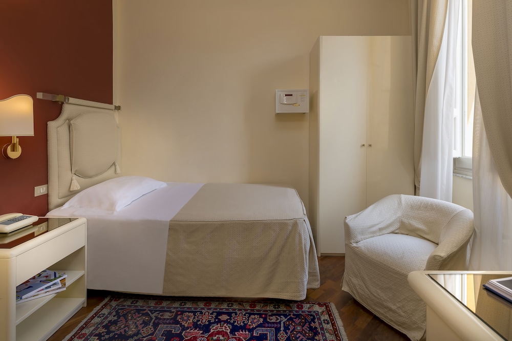 ROOM, SINGLE