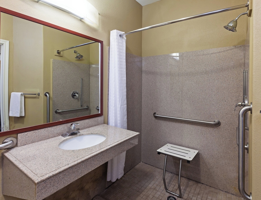 Candlewood Suites Hotel Texas City 52/53