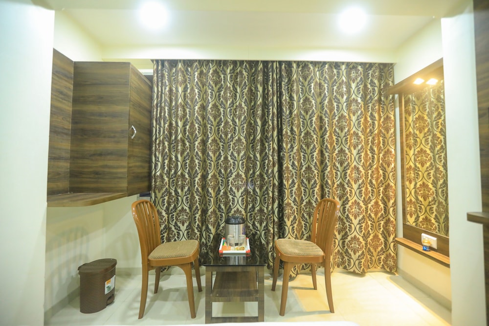 Hotel Midtown Andheri 27/34