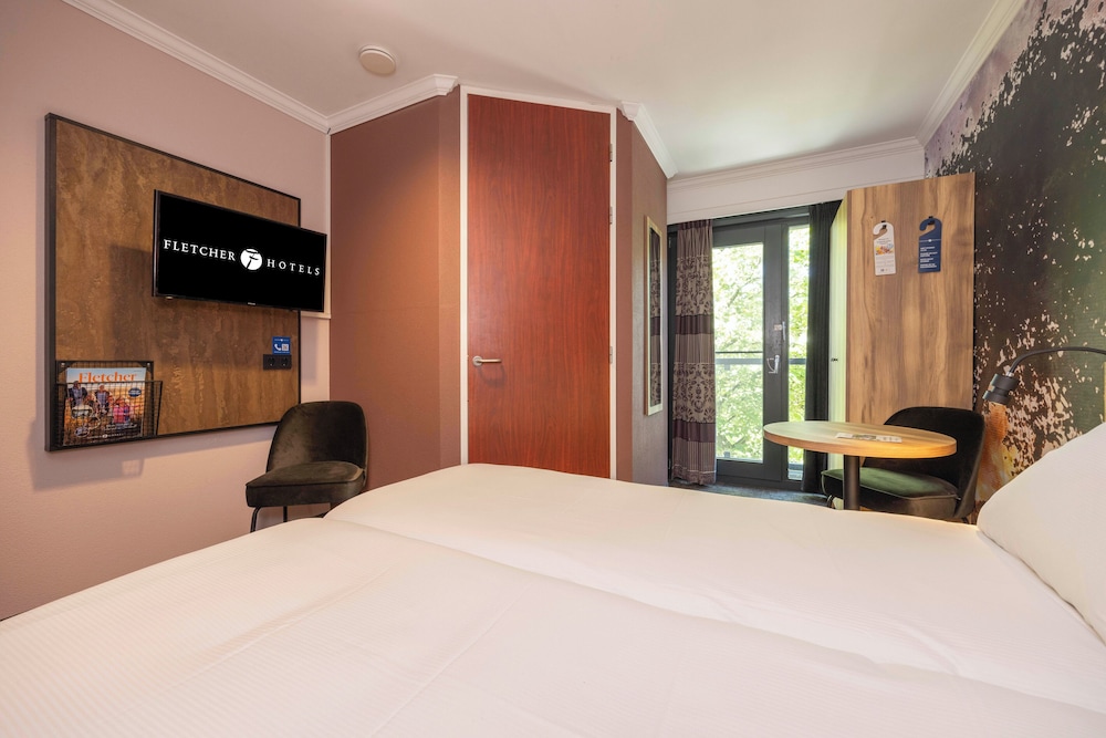 Small Double, Twin Beds