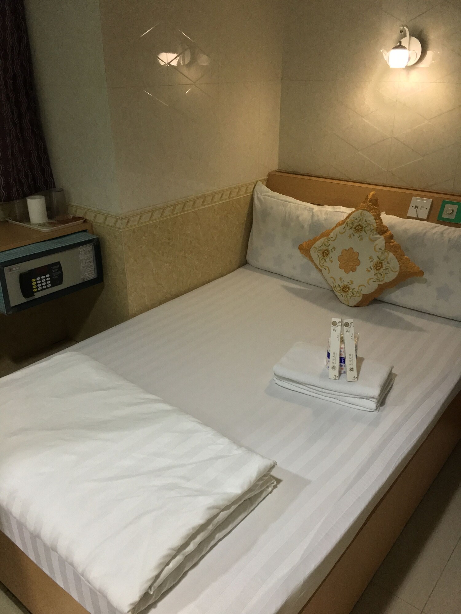 DELUXE, DOUBLE BED