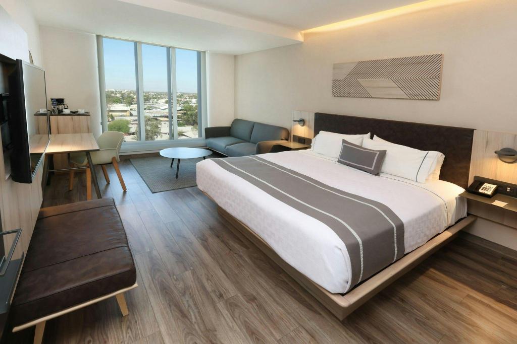 Guest Room, Superior, King Bed, Sofa