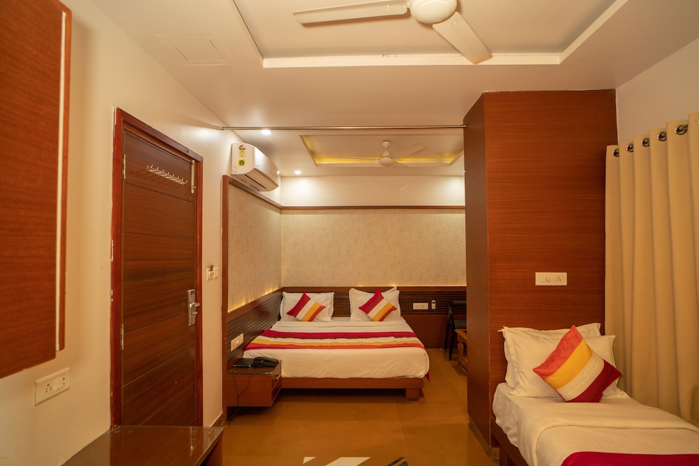 Deluxe, Triple, 1 Double and 1 Single Bed