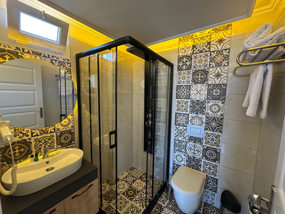 Lotus Boutique Hotel 38/42