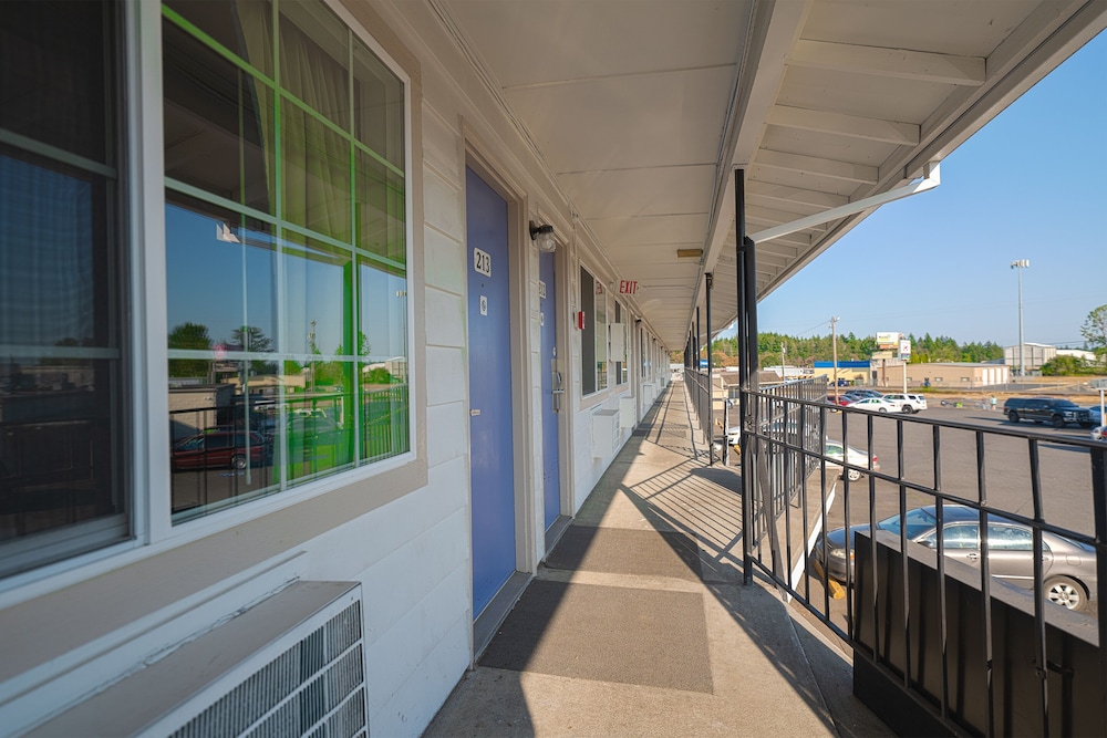 Travelodge Inn & Suites by Wyndham Saint Helens OR 2/37