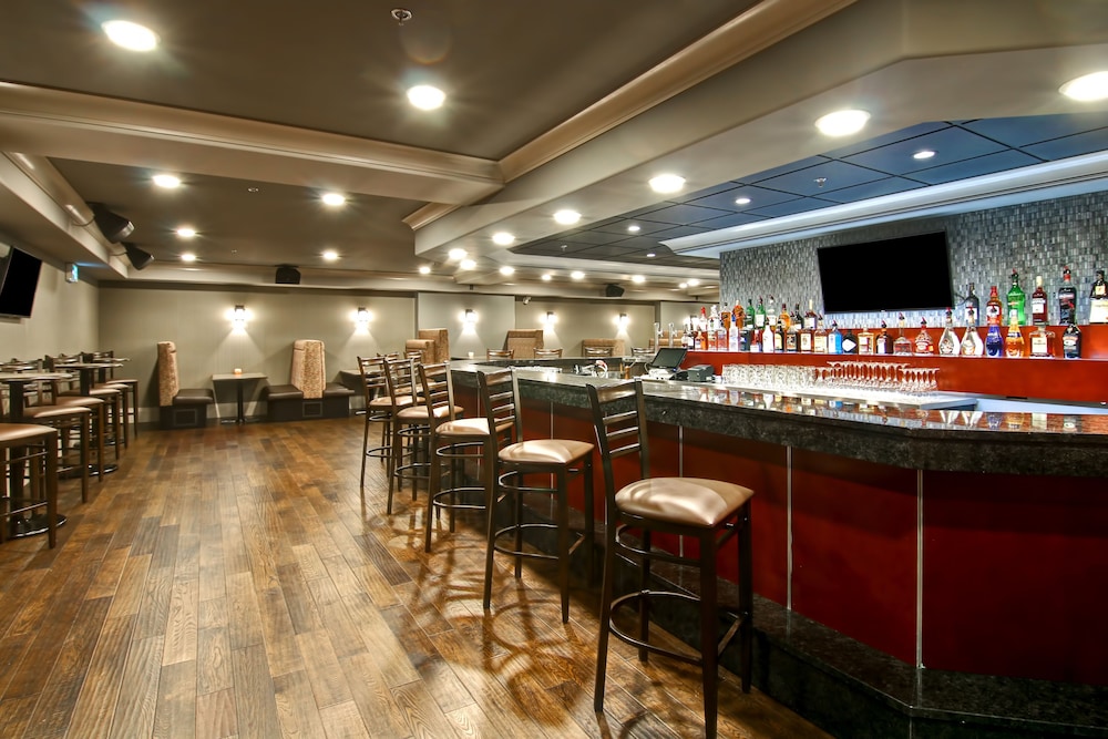 Chateau Nova Yellowknife 33/49