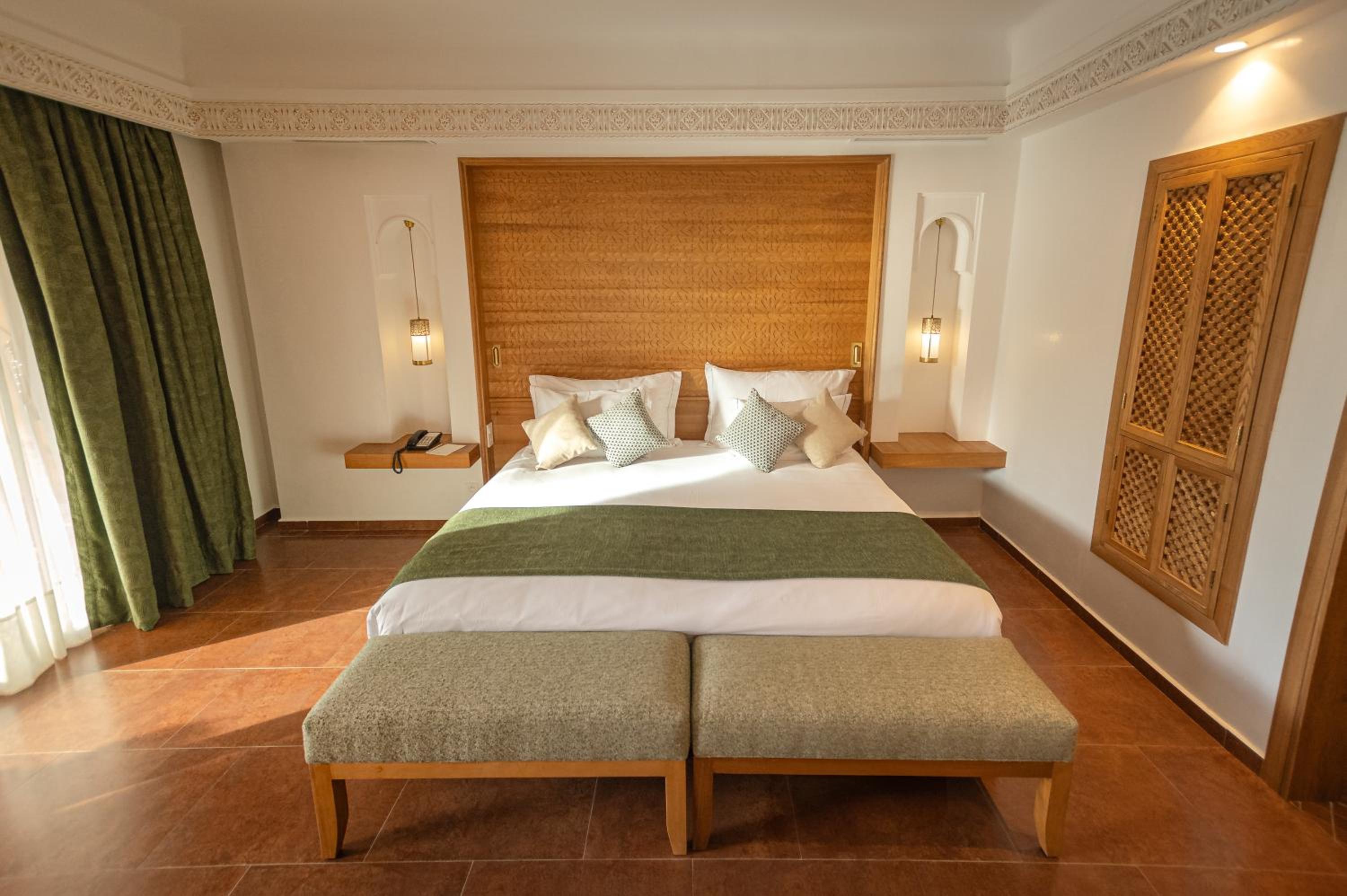 PRESTIGE, SUITE